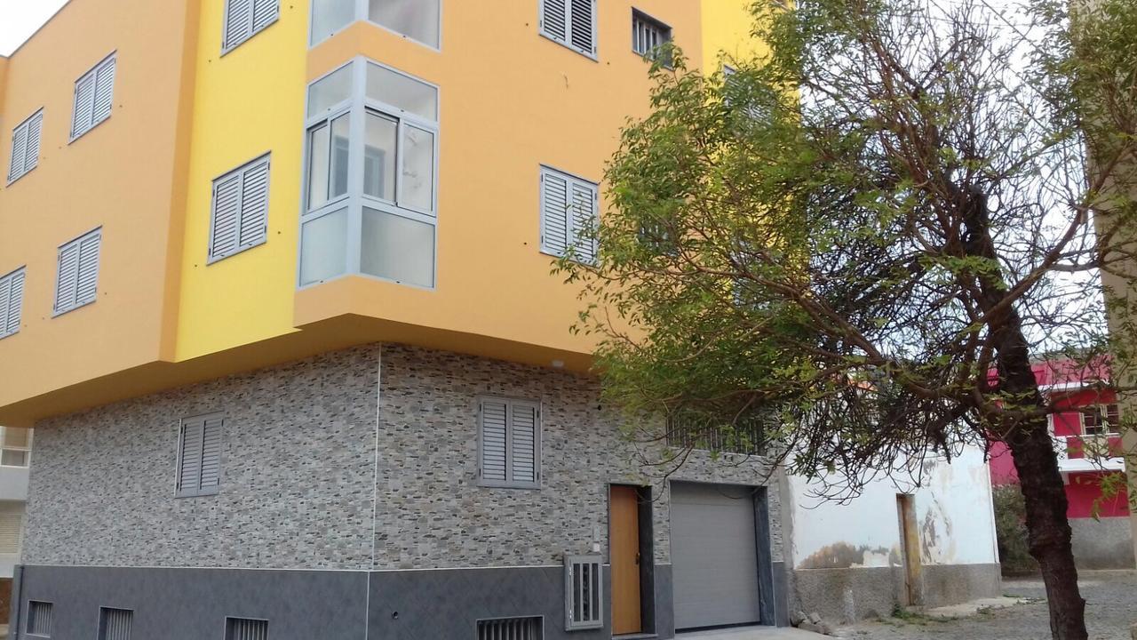 Private Apartament Celestina & Carlos Mindelo Exteriör bild